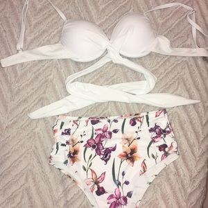 Adorable two piece bikini set🤍